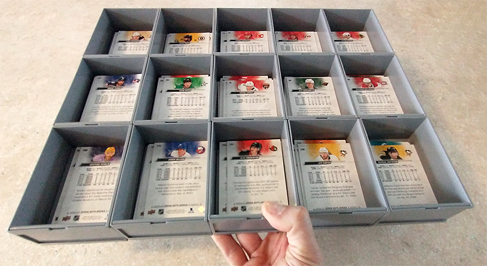 Larger modular sorting tray with cards lifted